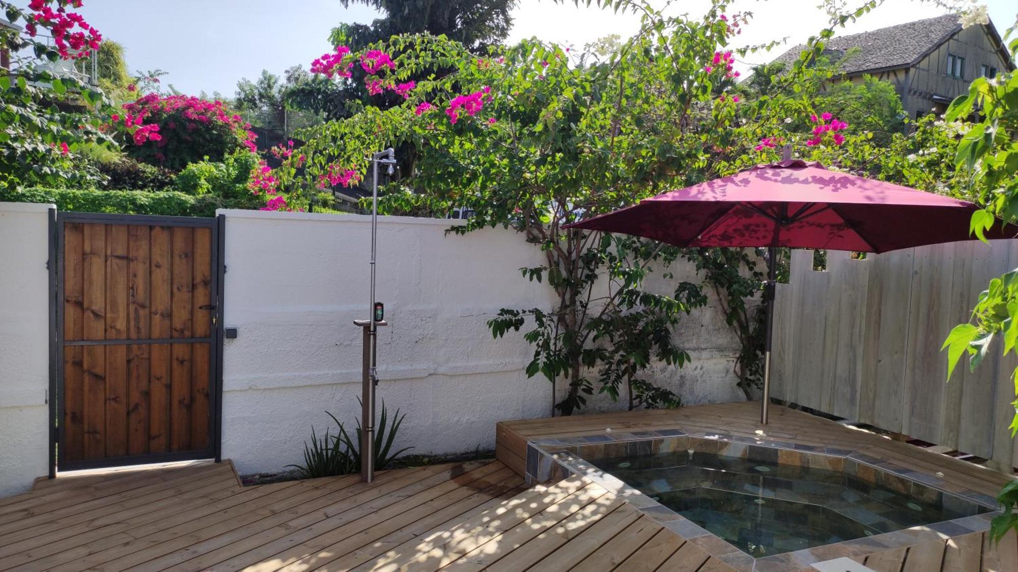 Les Coulirooms - Suite Avec Jacuzzi Et Grande Terrasse Sainte-Anne  Exterior foto